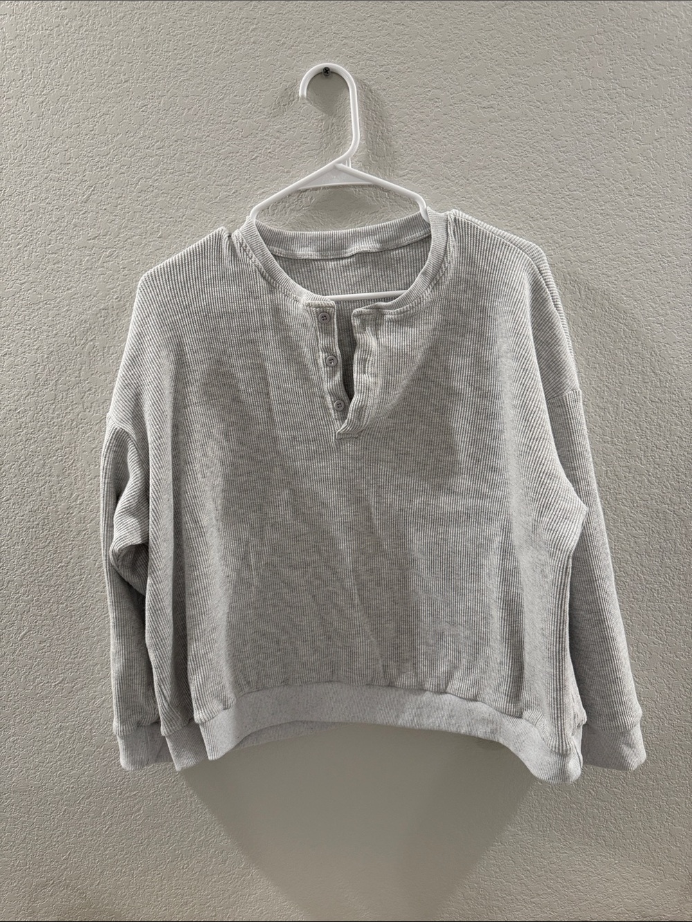 Women's Light Gray Ribbed Henley Pullover Sweatshirt